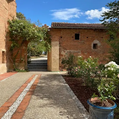 Manoir Du Bouyssou Couette-café Cintegabelle
