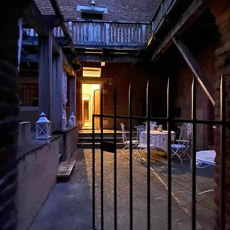 Manoir Du Bouyssou Couette-café Cintegabelle