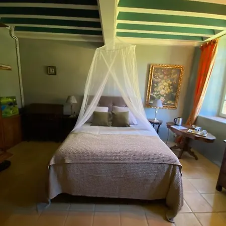 Couette-café Manoir Du Bouyssou 4*