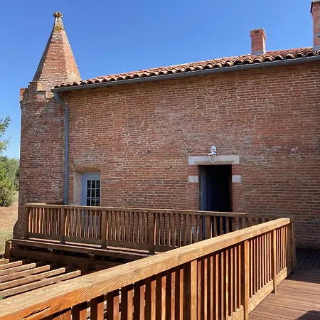 Manoir Du Bouyssou Bed & Breakfast