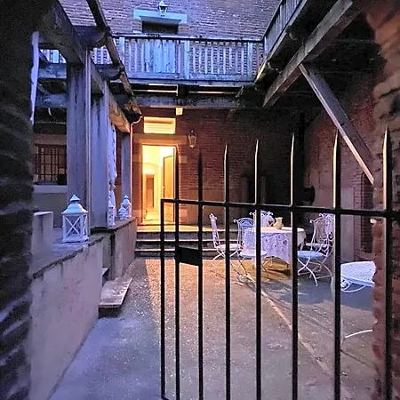 Manoir Du Bouyssou فندق مبيت وإفطار 4*