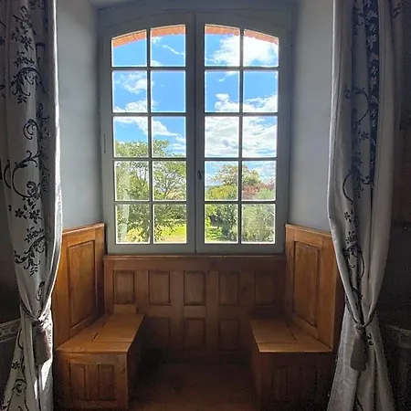 Manoir Du Bouyssou فندق مبيت وإفطار